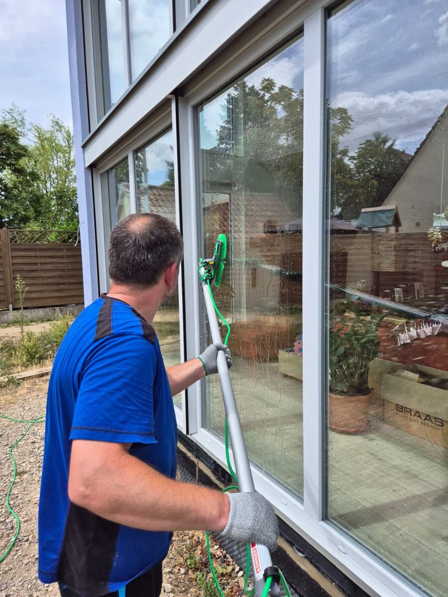 Wintergarten Glasdachreinigung — streifenfrei mit Reinwassersystem